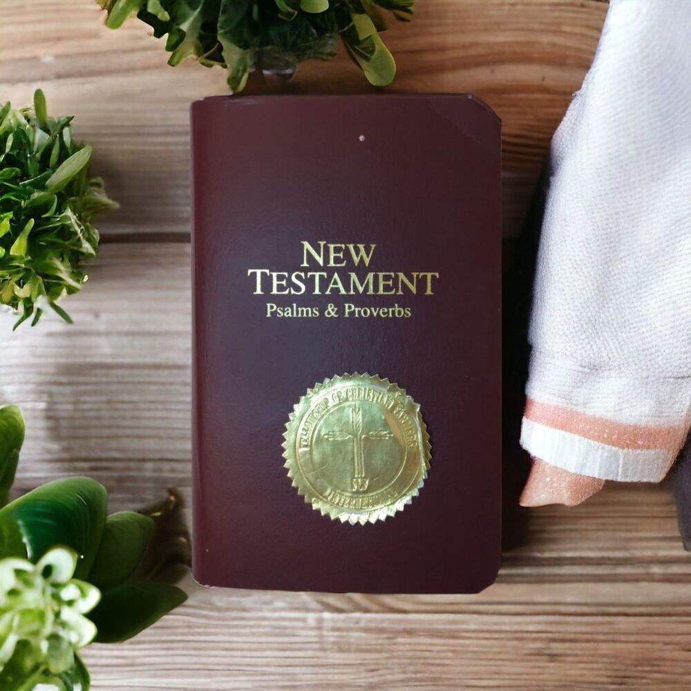 Vintage 1968 Vest‎ Pocket Bible New Testament
